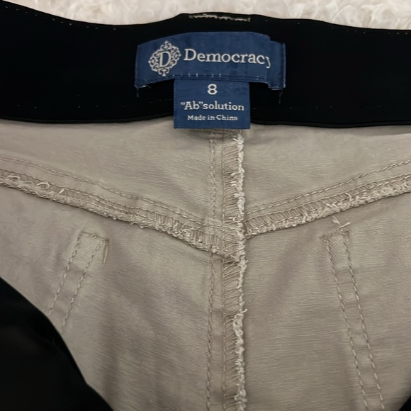 Democracy Bermuda Mold and Hold Shorts Light Khaki Size 8 - Picture 6 of 11